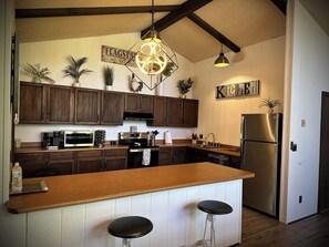 Microwave, oven, stovetop, dishwasher - Spacious townhome w/AC and large wrap around deck in Continental Country Club! (Flagstaff)