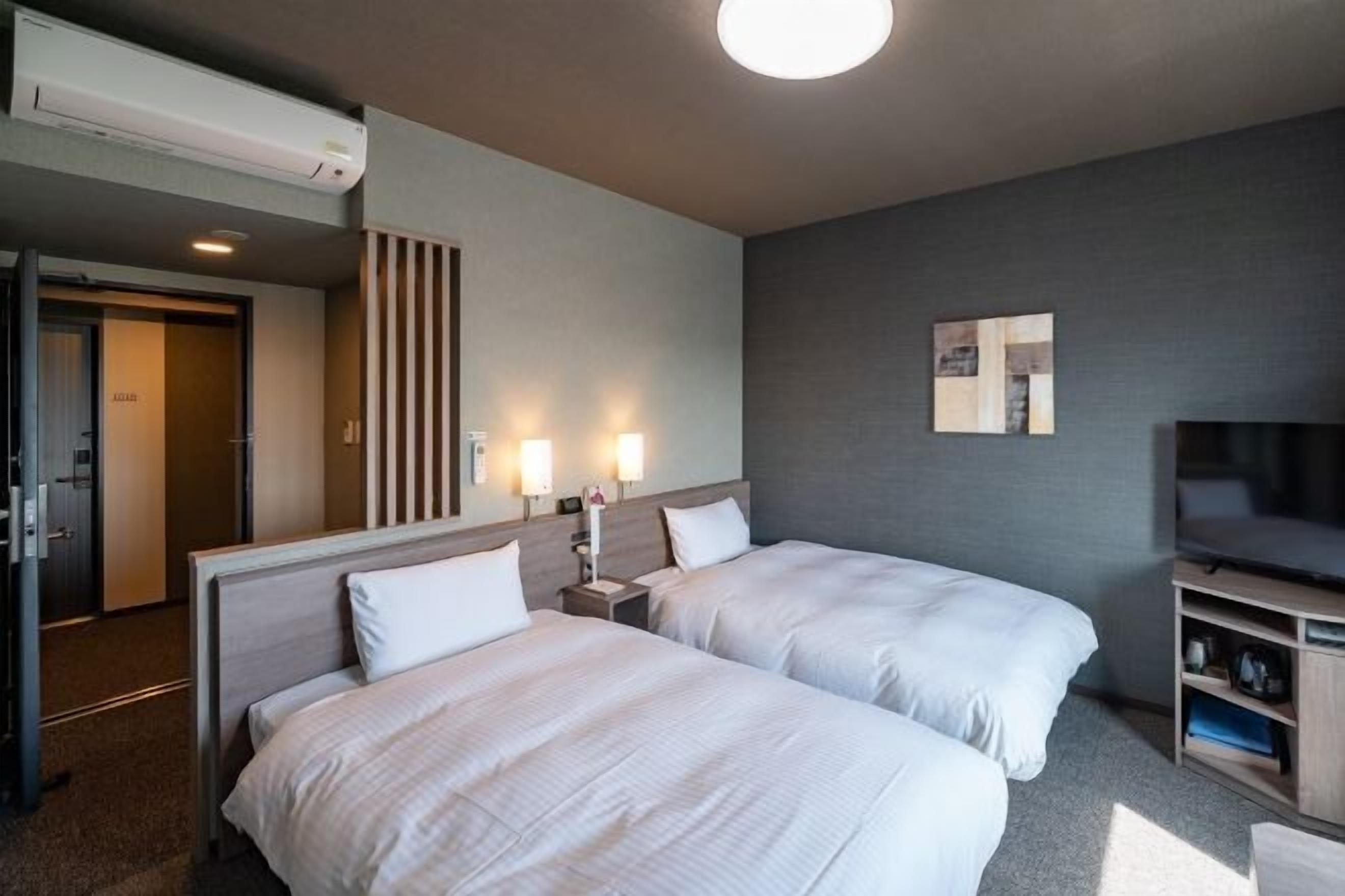 办公桌、熨斗/熨板、免费 WiFi、床单