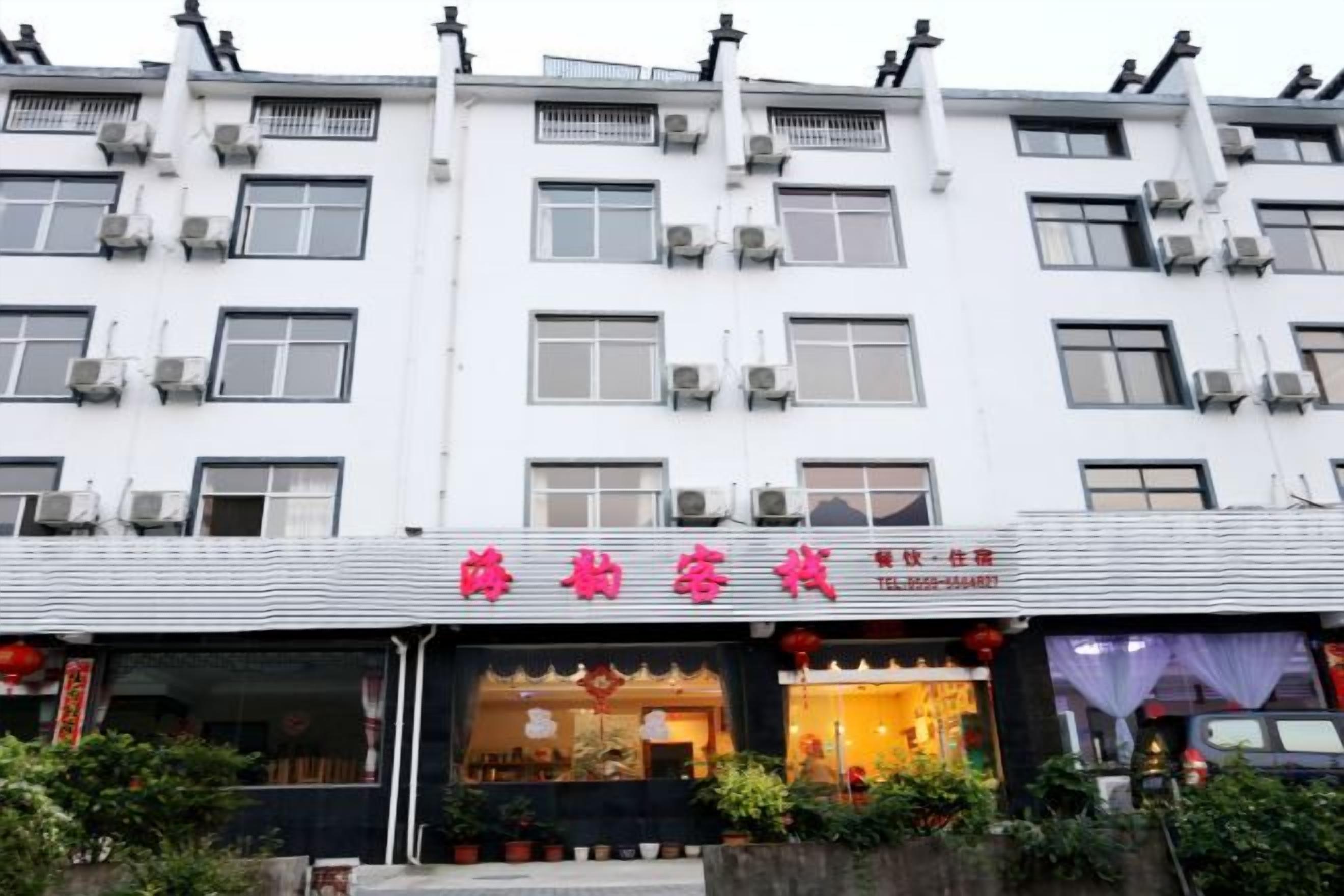 A building with multiple windows and air conditioning units.