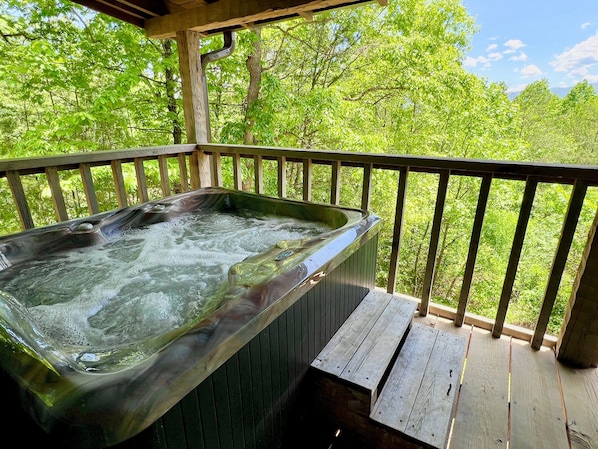 Outdoor spa tub