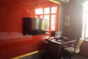 Room - Qianxi Theme Hotel (Tailai)