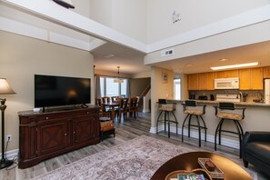 Smart TV, DVD player - 493 Egrets Pointe-Beautiful Townhome on Lagoon; Pool/Amenity Access Included (Edisto Beach)