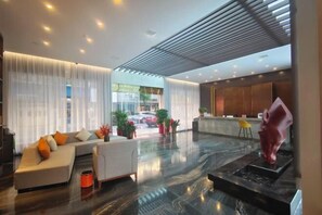 Lobby-Lounge