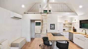 Coffee/tea maker, fridge, microwave, oven