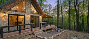 Uckor's Cottage | Hocking Hills, 5 Acres, Hot Tub