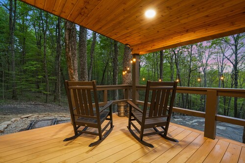 Uckor's Cottage | Hocking Hills, 5 Acres, Hot Tub