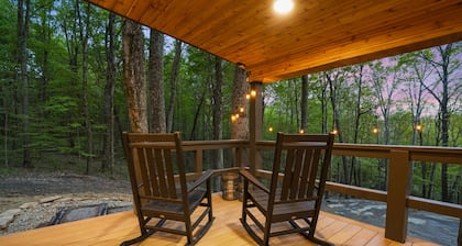 Uckor's Cottage | Hocking Hills, 5 Acres, Hot Tub