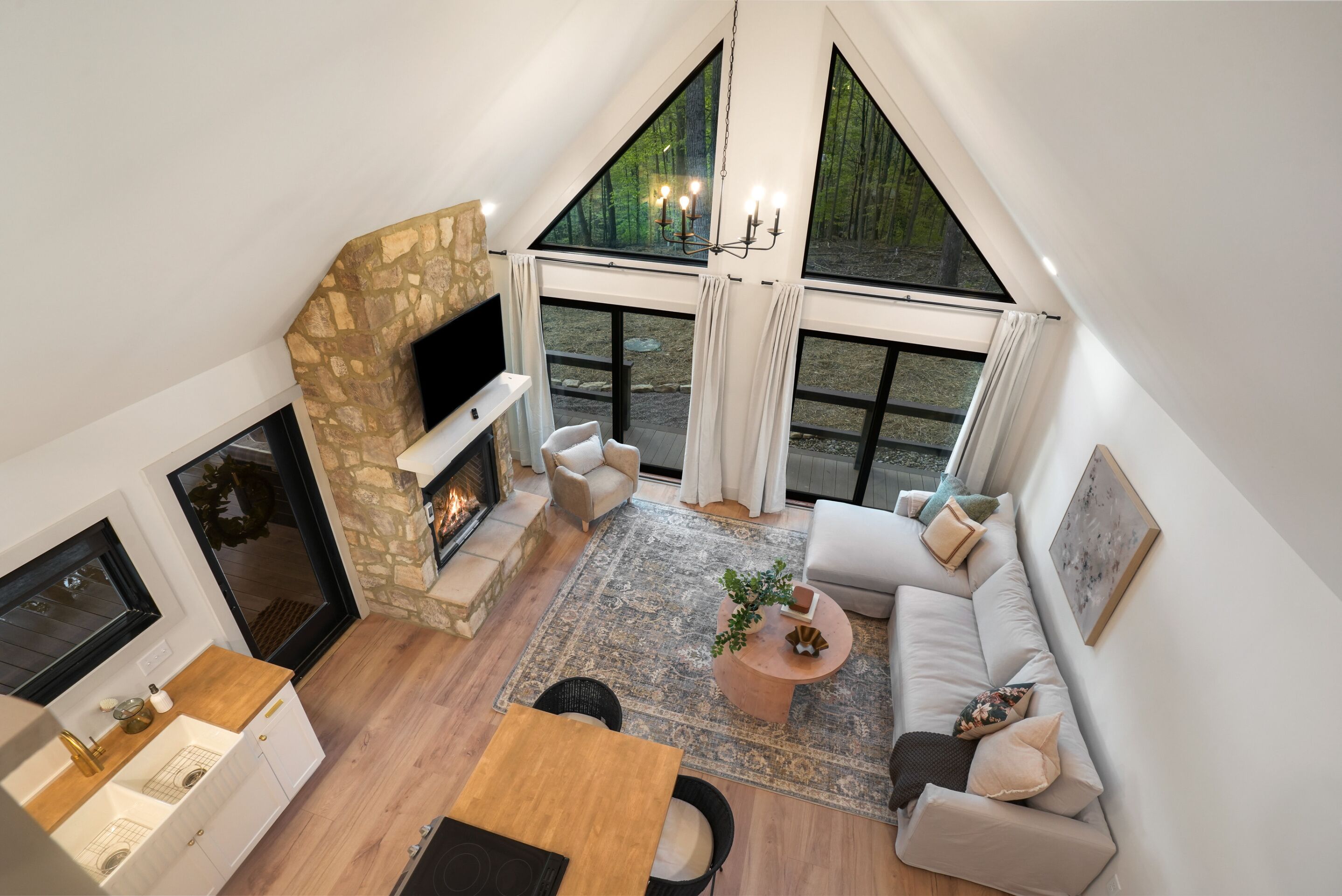 Smart TV, fireplace