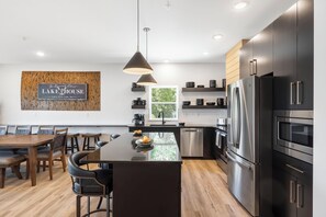 Refrigerador, microondas, horno, placa de cocina