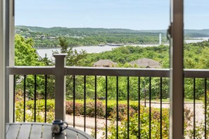 Interior - Renovated- Table Rock Views- Min from Silver Dollar City- Free Attraction Tickets (Branson)