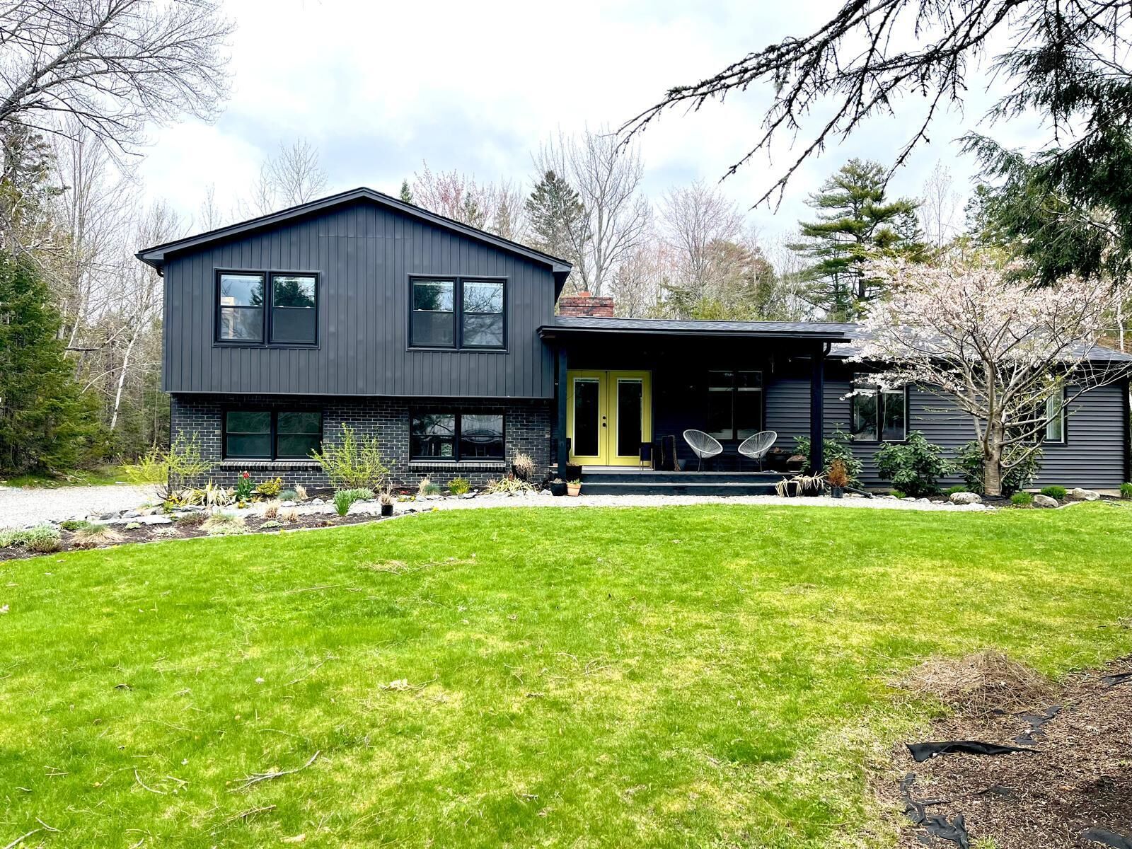 Modern 4 Bedroom House in Quiet Bangor Neighborhood