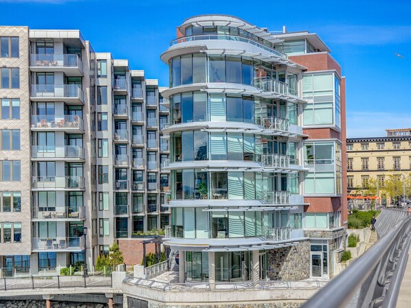 Exterior - Gallery - Light and photo art filled modern studio in Victoria's Chinatown by Victoria Prime! (Victoria)