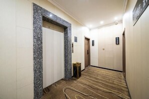 Interior - Xinyuan Hotel (Xiushan Bus Terminal) (Xiushan County)