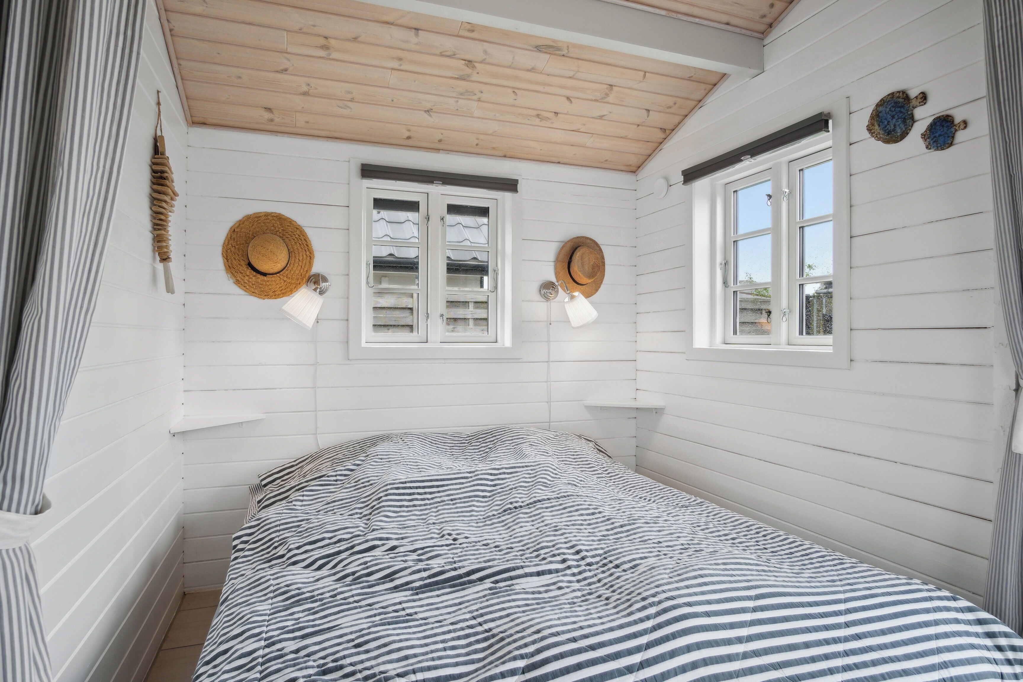 2 bedrooms, iron/ironing board, free WiFi