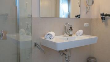 Dusche, Haartrockner, Seife