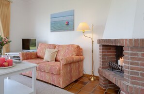 Fernseher, Kamin, Tischtennisplatte