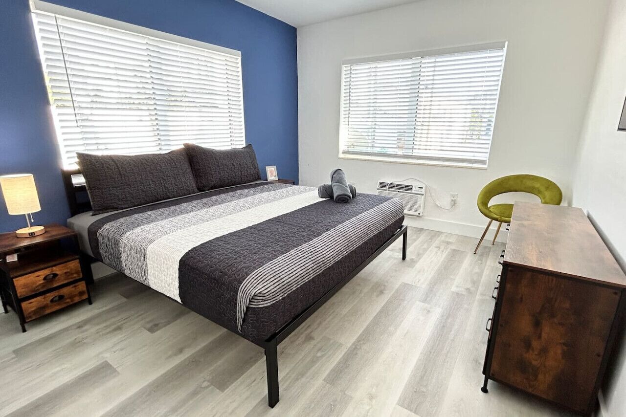 Coastal Charm Apartment South Beach