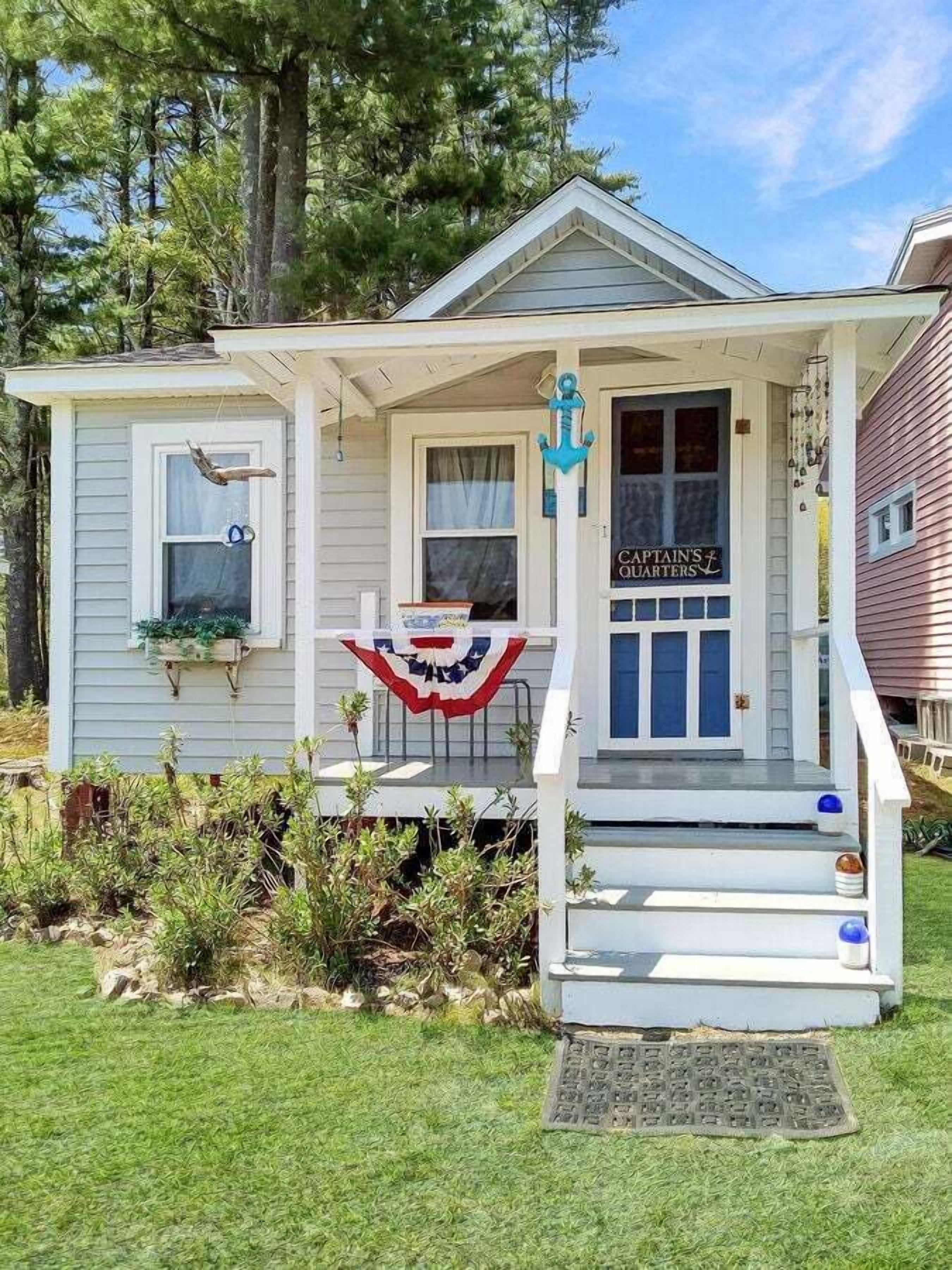 Captain's Quarters, close to downtown Ogunquit