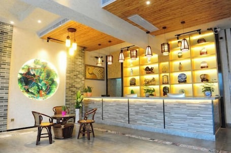 Lobby. Jinyatai Holiday Manor