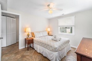 4 bedrooms, desk, iron/ironing board, free WiFi