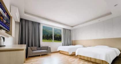 Anyi Fenghe Hotel