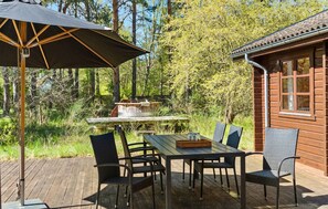 Outdoor dining - 3 bedroom amazing home in Højby (Højby)