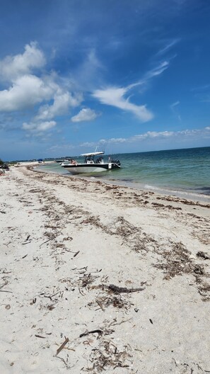 Beach nearby, beach towels - Casita Bella Beautiful Cottage IN Wonderful Cape Coral FL. Come Enjoy! (Cape Coral)