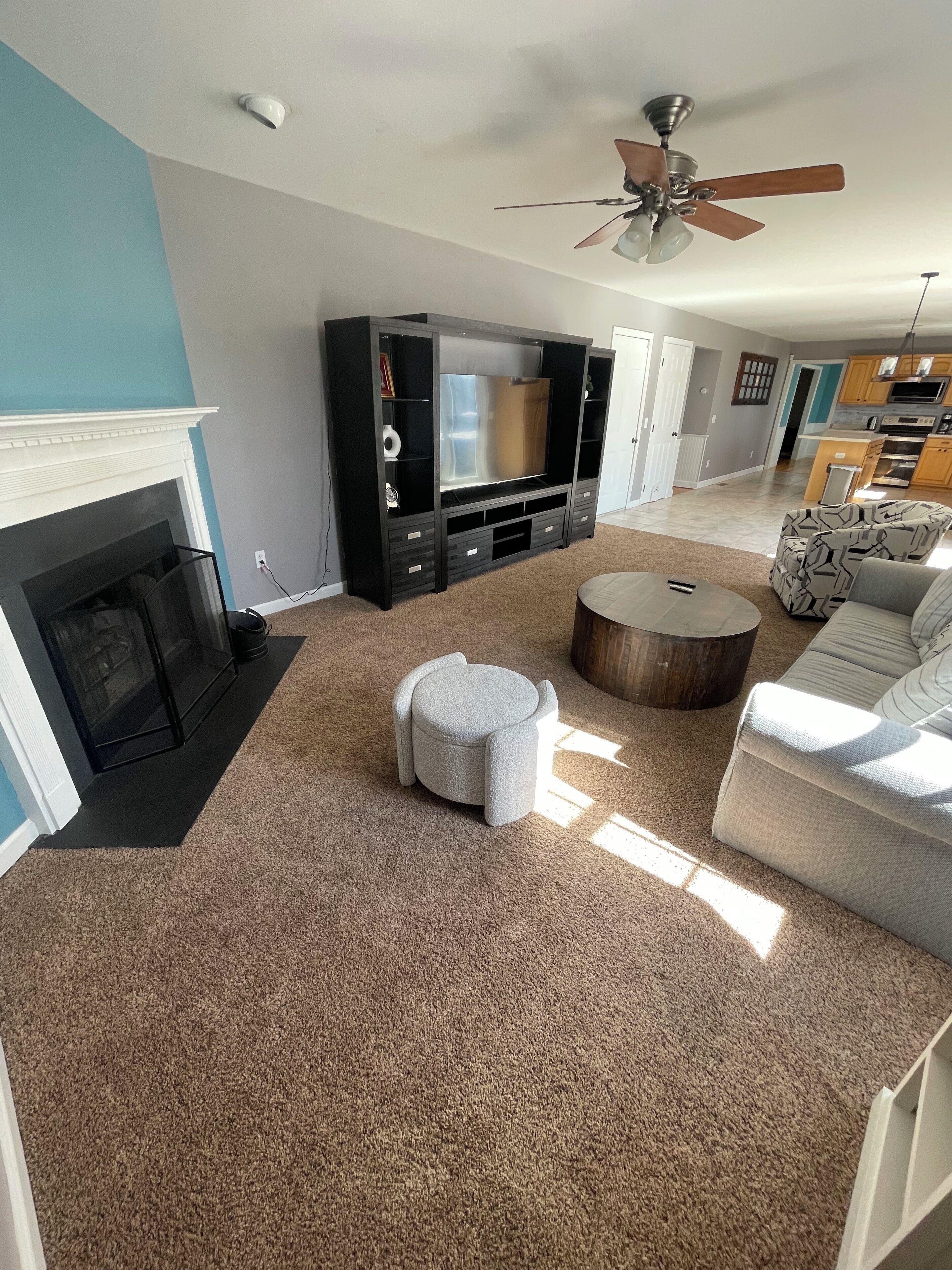 Smart TV, fireplace
