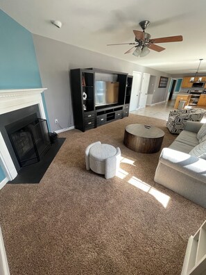 Smart TV, fireplace