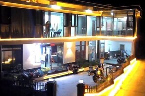 المنشأة من الخارج