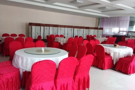 Restaurant. Home Inn - Baishan No.16 Middle School Huayi Selected Hotel
