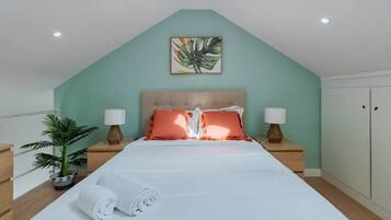 2 bedrooms, iron/ironing board, travel cot, WiFi