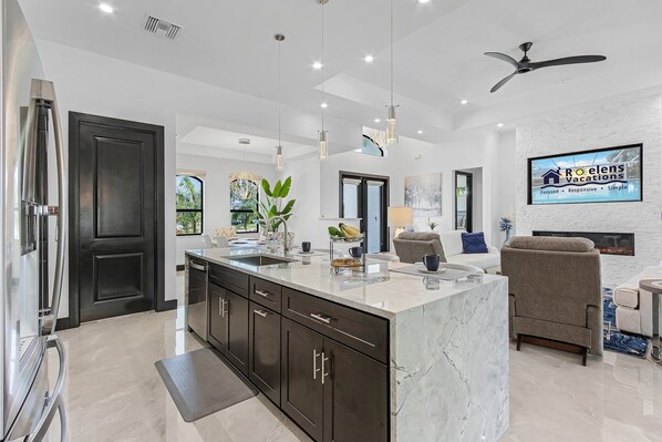 Interior - Gorgeous! Heated, Saltwater Pool and Spa, Custom Outdoor Kitchen - Villa Still Waters - Roelens (Cape Coral)