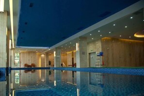 Indoor pool - Wei Select Hotel (Dali)