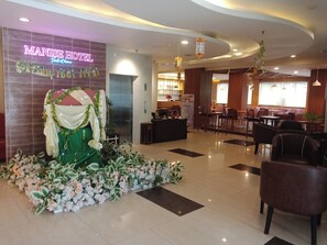 Front of property - Manise Hotel Ambon (Ambon)