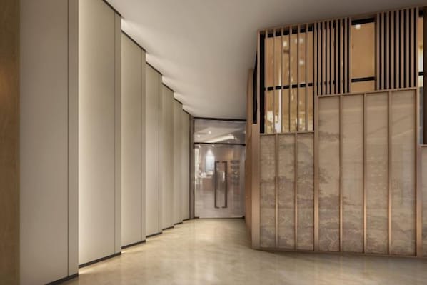 A hallway with sliding doors and a traditional wooden screen. - Shimao Tuke China Hotel wuhu (Wuhu)