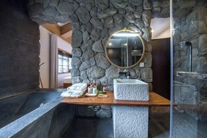 Unclassified image, 4 of 38, button - Yunyi Hot Spring Zangpin Inn (Tengchong)