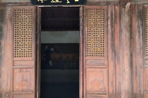 Unclassified image, 5 of 58, button - Qixingshu Deshun Inn (Danjiangkou)