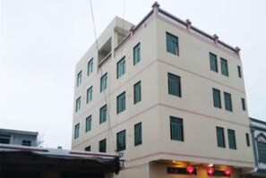 Exterior - longzhou hostel (Wanning)