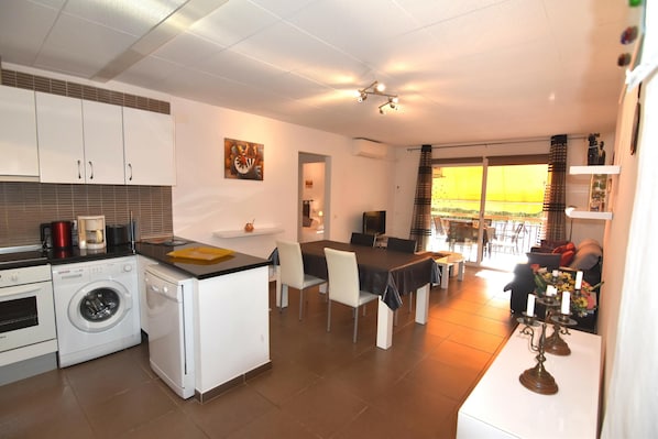 Fridge, microwave, oven, dishwasher