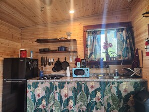 Paper towels - tiny home 6 w/ private hot tub surrounded by nature near Volcano National Park (fern Forest)