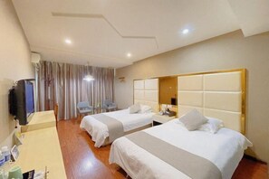 A hotel room with two beds, a desk, a chair, a TV, and a large mirror. - NANYUAN INN Hotel (Lishui High-speed Railway Station) (Lishui)