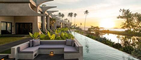 2 piscines extérieures, parasols de plage