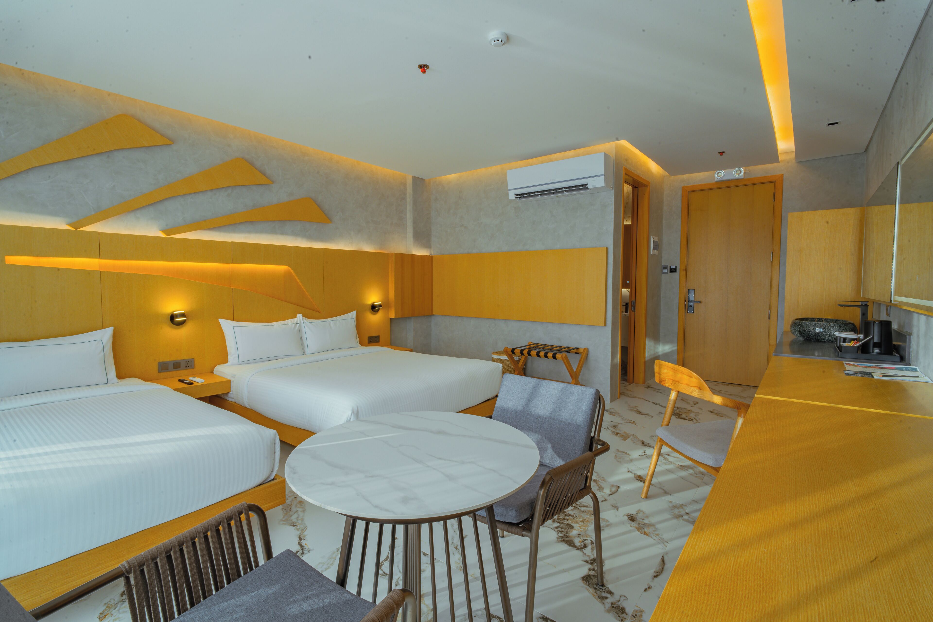 普通套房, 多張床, 海灘景 | 迷你吧、書桌、免費 Wi-Fi、床單