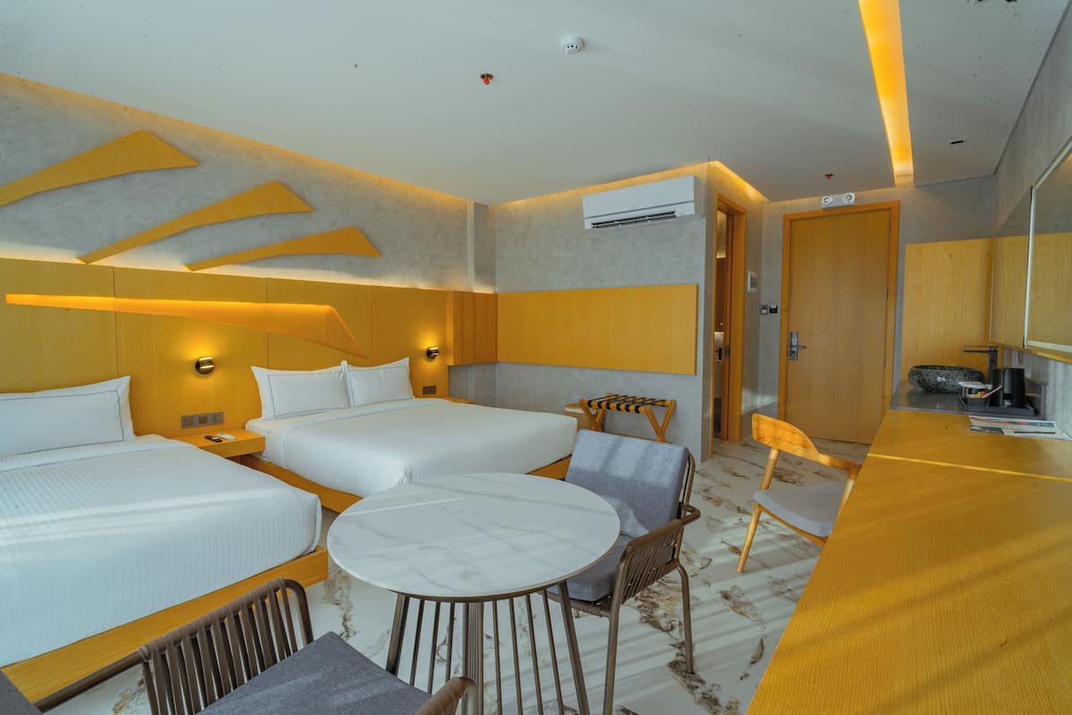 普通套房, 多張床, 海灘景 | 迷你吧、書桌、免費 Wi-Fi、床單