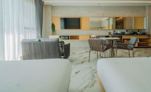 Suite familiare | Area soggiorno | Smart TV