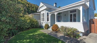 Villa Cambria - Where Tranquility meets Modern Comfort in Nelson's Heart