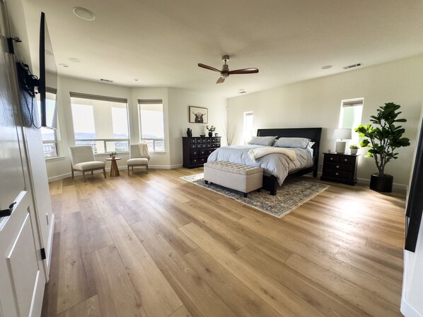 4 bedrooms, in-room safe, WiFi, bed sheets