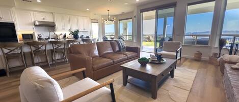 Smart TV, fireplace, DVD player