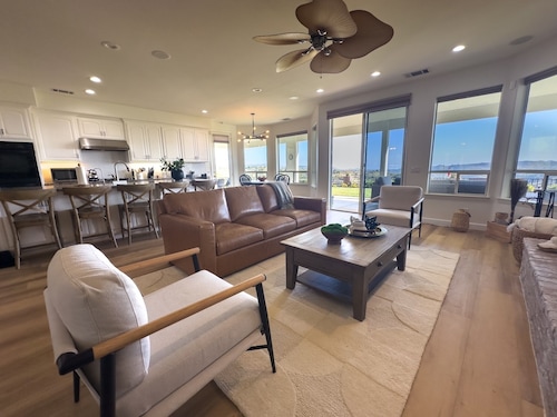 Vineyard Farmhouse with Private Pickleball in Temecula 